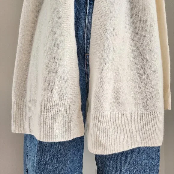 Saks Fifth Avenue 100% Cashmere Cream Cardigan Size: Medium - Picture 11 of 15